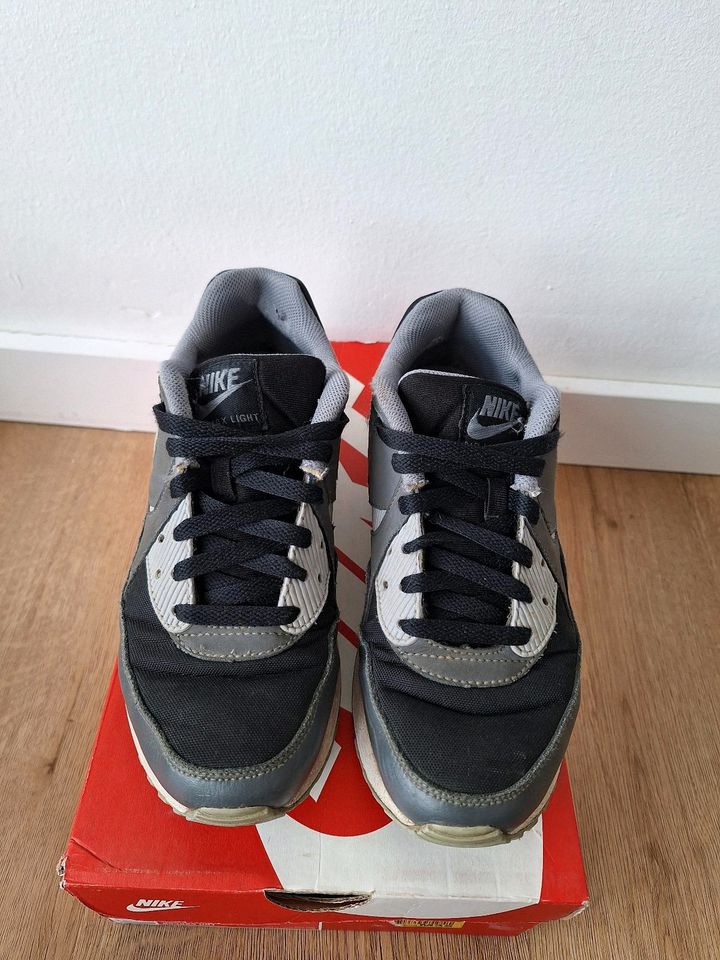 Nike Air Max Light (GS) Schwarz/grau Gr. 39 in Gevelsberg