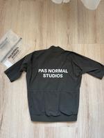 Pas Normal Studios Jersey Trikot Gr. S dunkelgrün Friedrichshain-Kreuzberg - Friedrichshain Vorschau