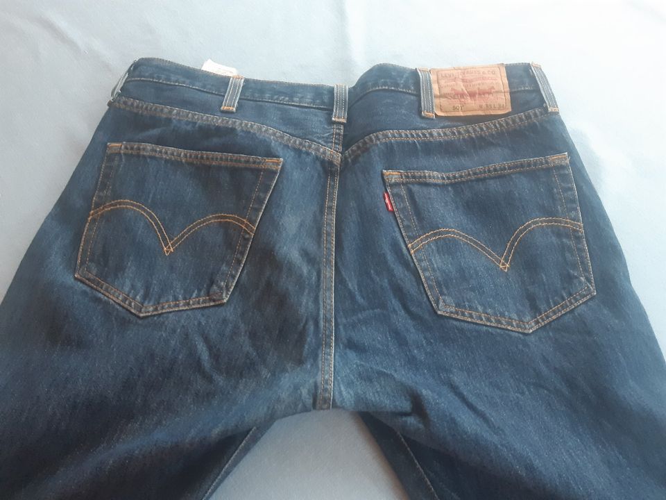 Levi`s 501 tolle blaue Herren Jeans W38 L30 sehr guter Zustand in Langenlonsheim