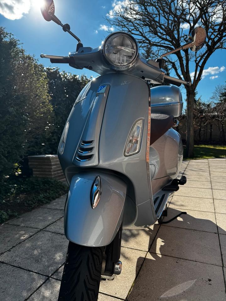 Vespa Primavera 50 Grau – Top Zustand, nur 2.738 km, 1. Besitzer in Berlin