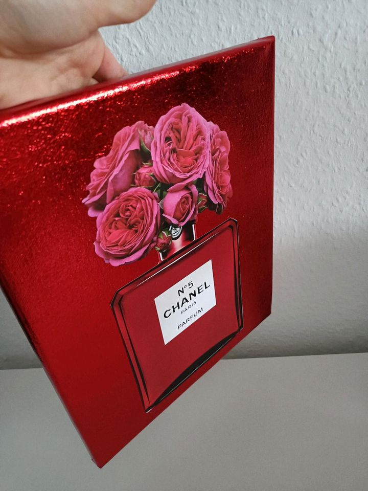 Chanel No. 5 Red Edition Collage Leinwand Bild metallic luxury ar in Osnabrück