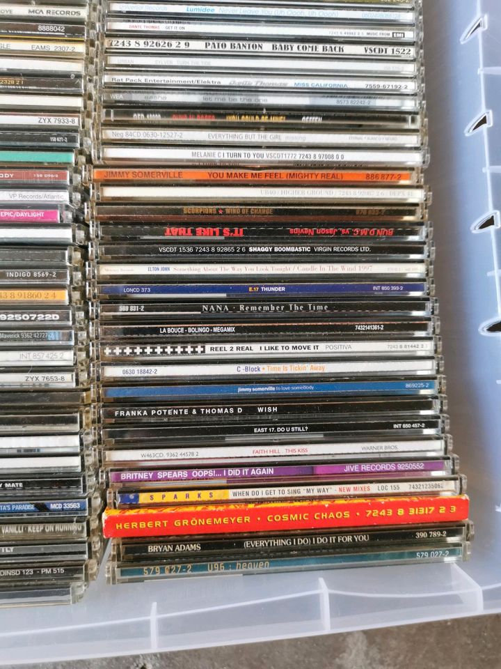 Kiste voller CDs in Peine