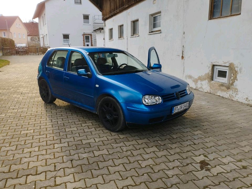 VW Golf 4 Generation Blau 1.4 16V in Bindlach