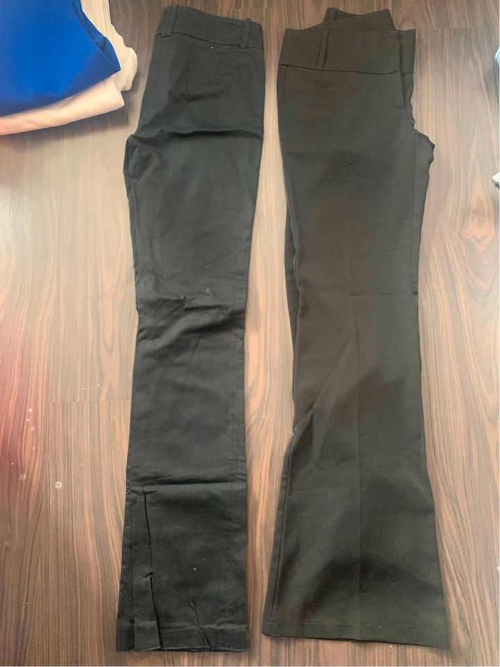 2 schwarze Jeans, teilweise mit Glitzersteinen in Gr. S in Halle