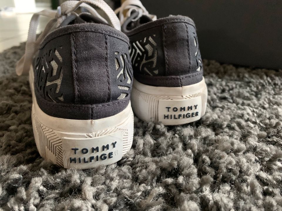 Tommy Hilfiger sneaker gr 37 in Essen