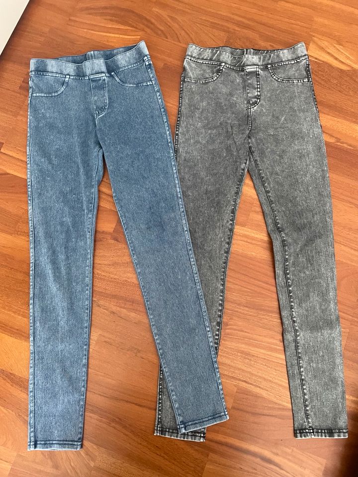 2 x H&M Jeans Treggings Mädchen Gr. 152 neuwertig blau / grau in Erbach