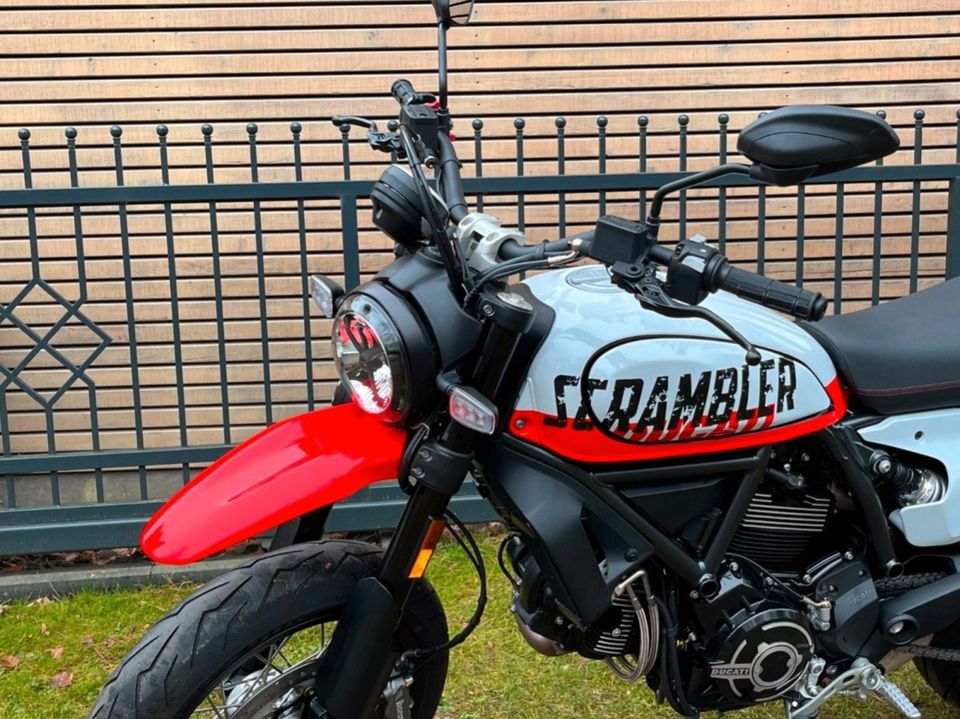 Ducati Scrambler Urban Motard EZ 2023  8 KM 1. Hand Mwst in Potsdam