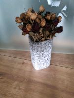 Getrocknete Rosen  mit Vase Nordrhein-Westfalen - Hilden Vorschau