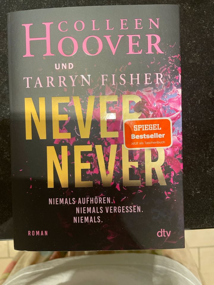 Never Never von Colleen Hoover und Tarryn Fisher in Limburgerhof