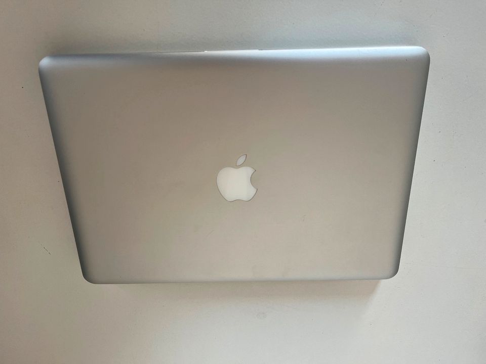 Apple MacBook (13 Zoll, Aluminum, Ende 2008) in Esslingen