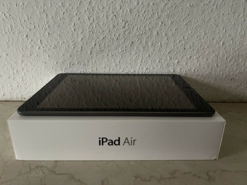 Apple iPad Air Wi-Fi 64GB Black - MD787FD/A in Schöneck
