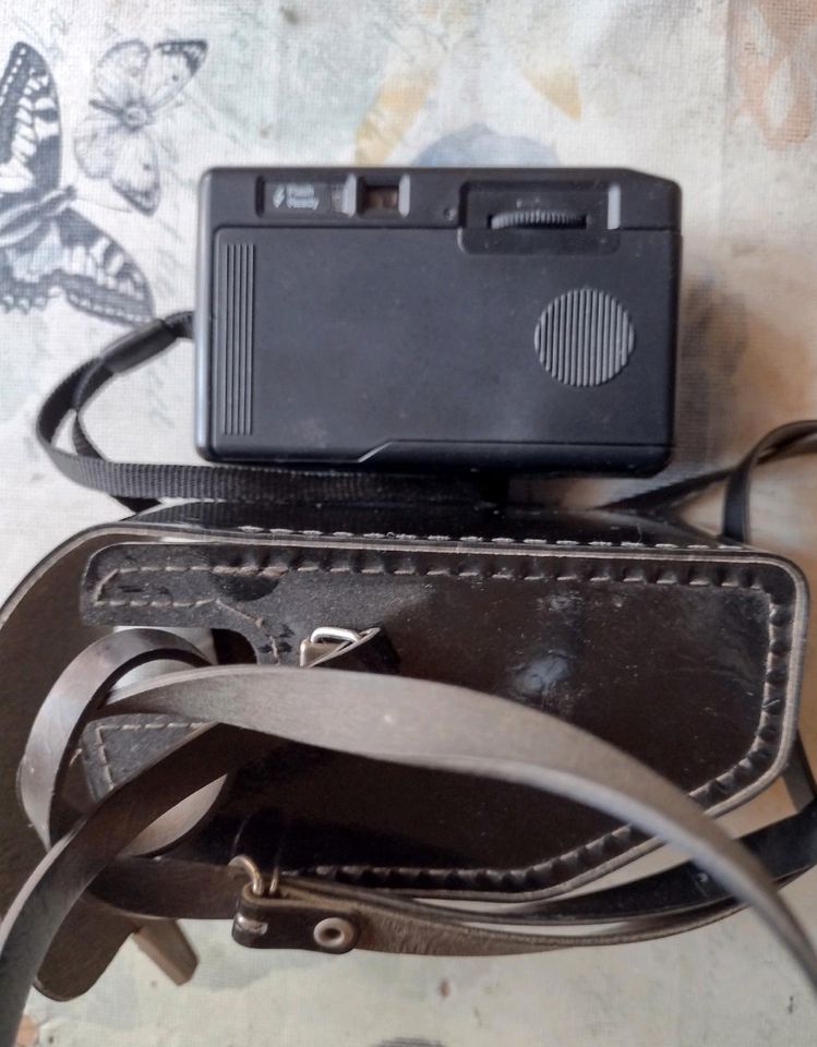 4x alte Fotoapparate mit Taschen in Lutherstadt Wittenberg