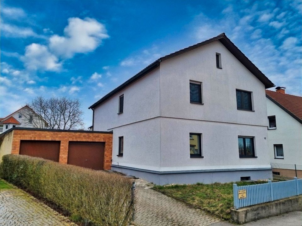 Gepflegtes, modernisiertes 2-Fam.-Wohnhaus mit Garten und Doppelgarage in ruhiger, sehr beliebter Siedlungslage! in Haßfurt
