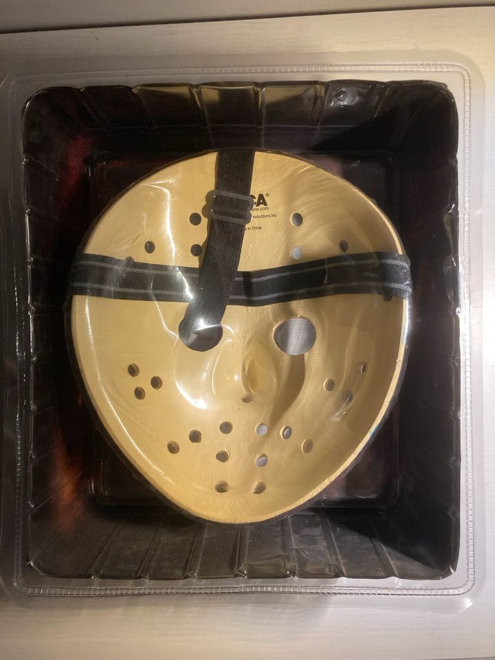 Neca Friday the 13th Part V a new beginning Jason Voorhees Maske in München