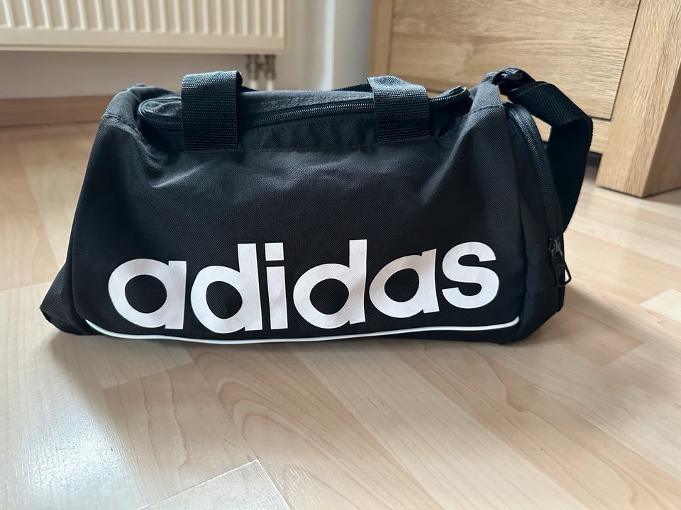 Kleine Sporttasche Adidas in Dresden