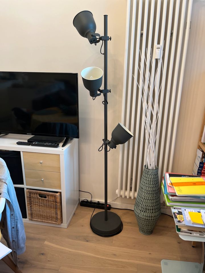 Ich verkaufe eine Lampe mit Ikea-Sockel in Berlin