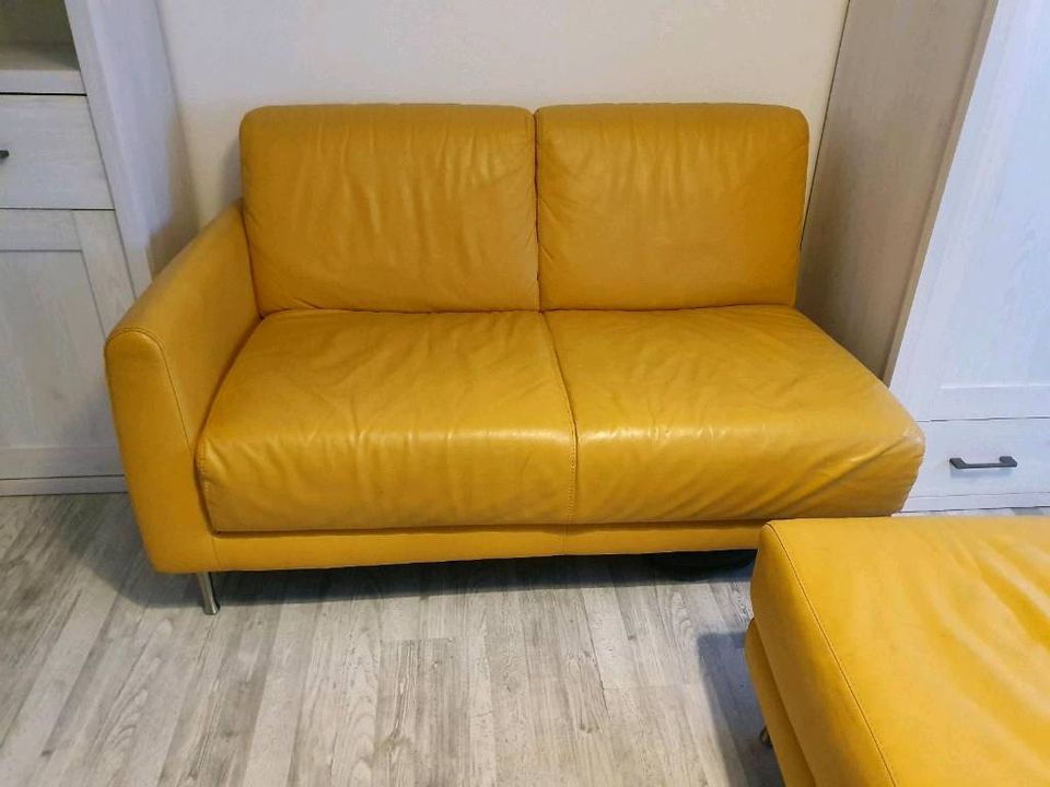 Leder Sofa mit Hocker in Remscheid