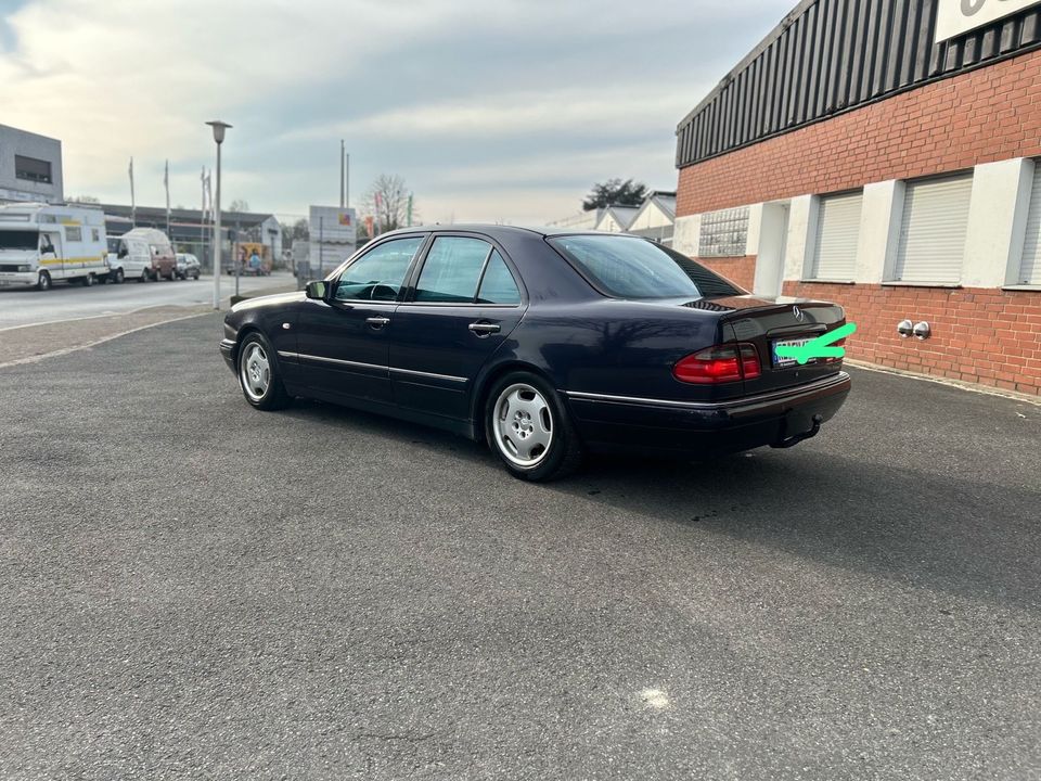 Mercedes Benz Avantgarde E240 W210 in Marl