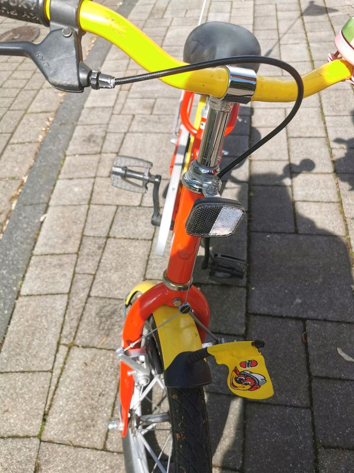 Puky rot 16 Zoll mit Fahrradfahne in Leverkusen