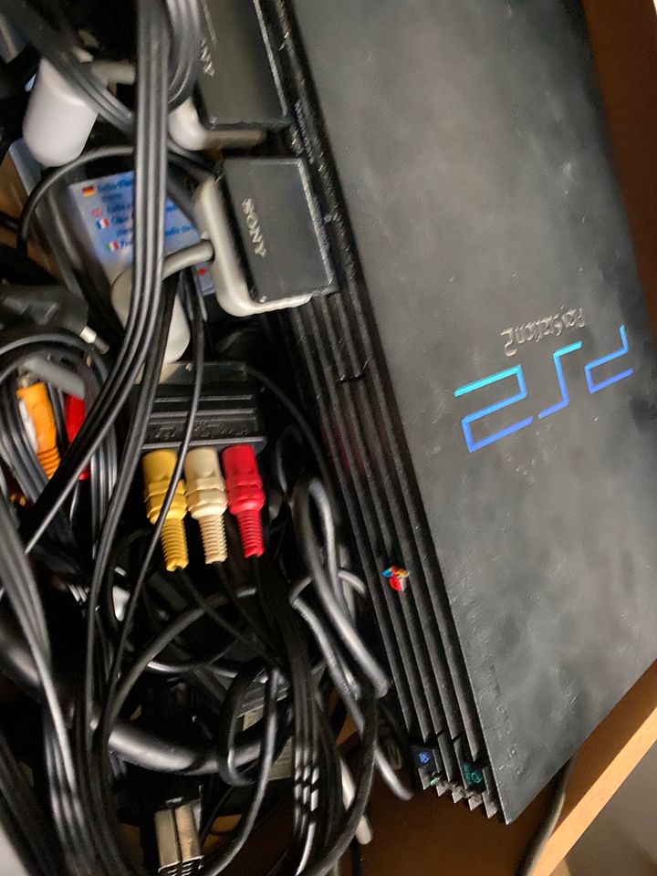 Sony PlayStation 2 mit 2. Controller in Marburg