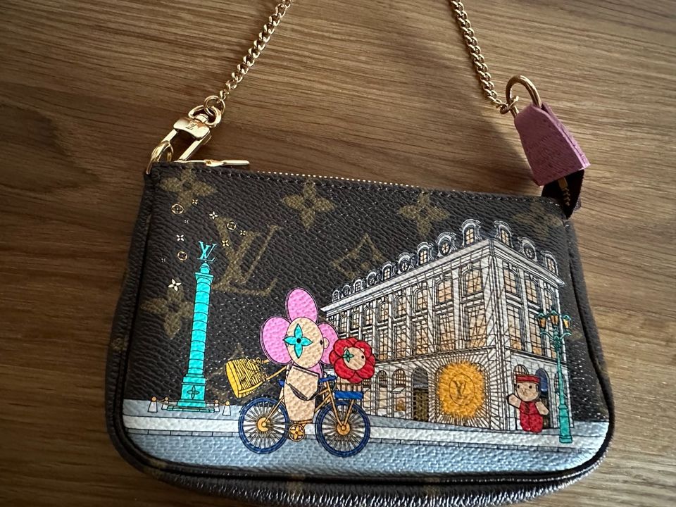 Louis Vuitton Pochette Vivienne Neu 2022 Sammlerstück in Dortmund