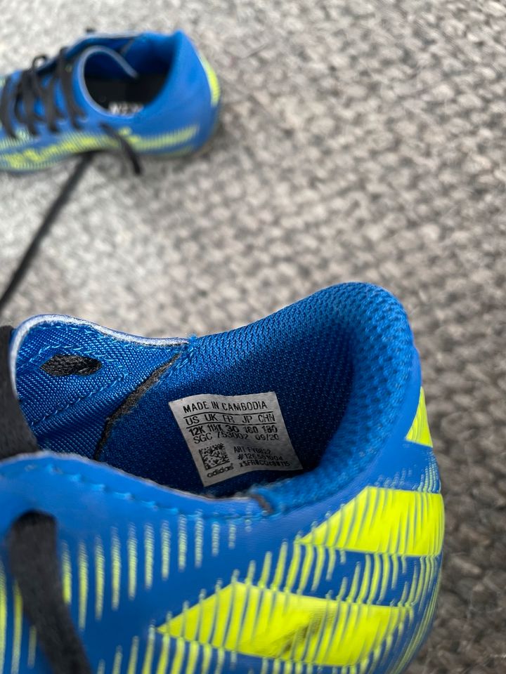 Adidas Nemeziz 4 Fußballschuhe Stollen Kinder 30 blau grün in Limburg