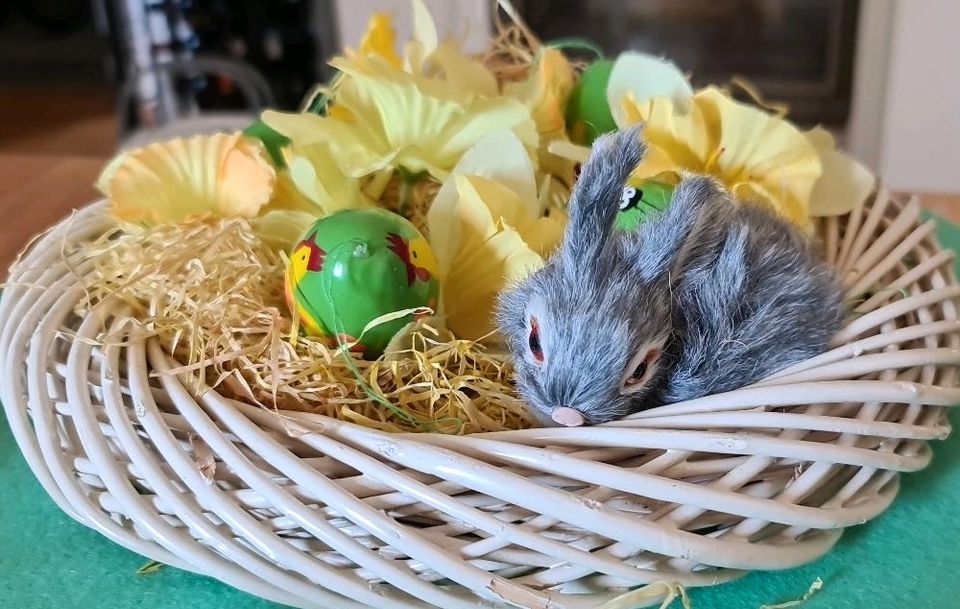 9 Kunstblumen Ostern Frühling Deko Kunststoff, mit Tierchen in Bremen