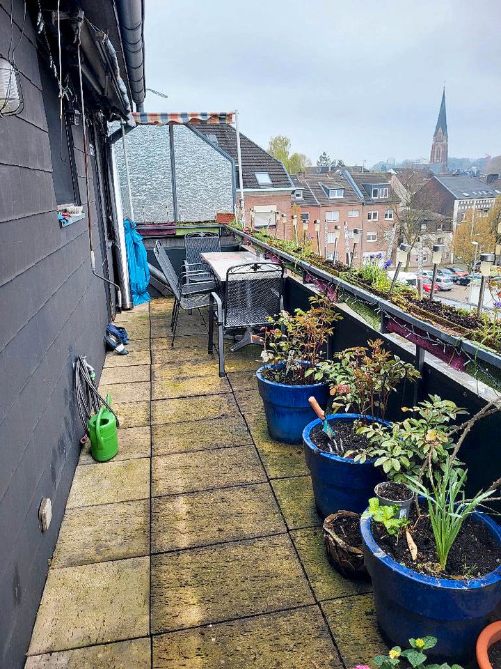 Attraktive 4-Zi-Maisonette-Wohnung mit Einbauküche, Balkon und Außenstellplatz in Mönchengladbach