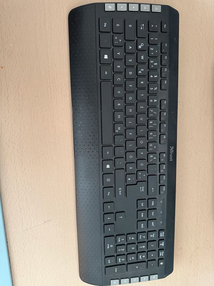 Maus + Tastatur Drahtlos mit Bluetooth Original in Essen