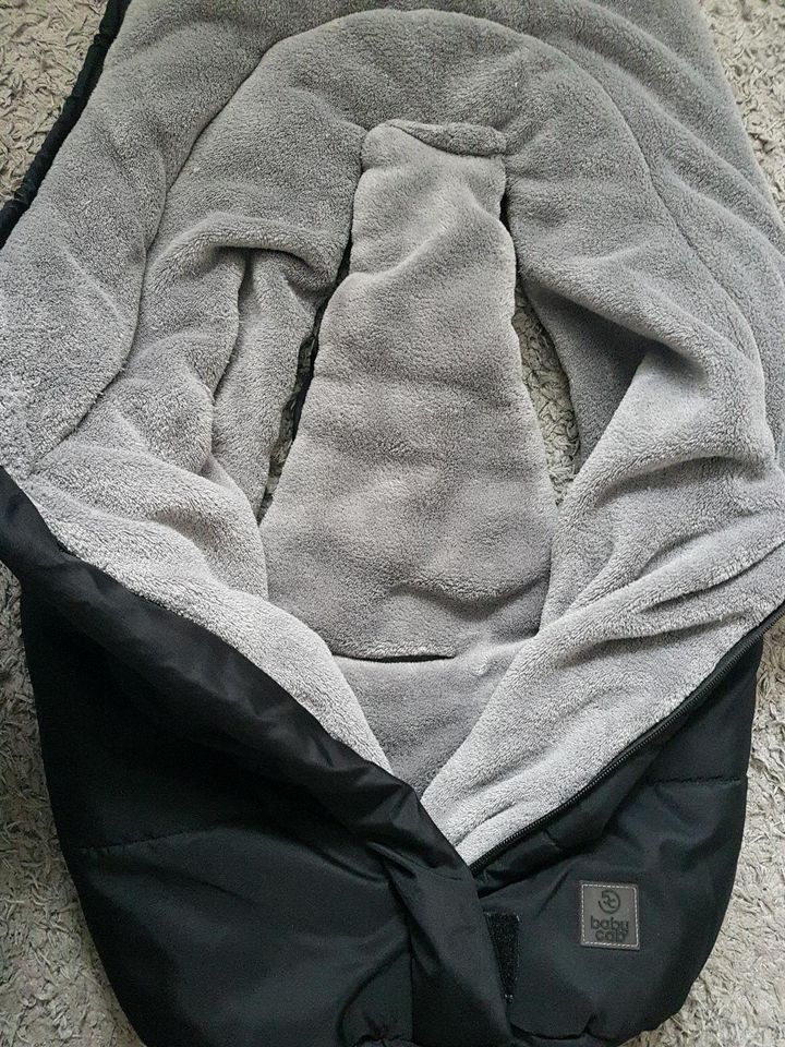 Buggy Kinderwagen Babyschalle Fußsack in Borchen