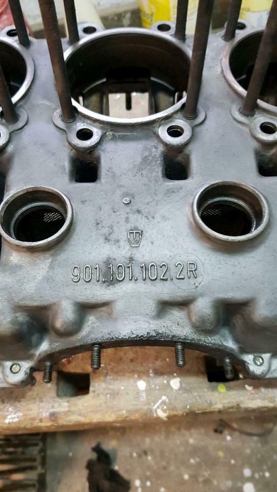 Porsche 911 Motor 125 Ps,es sind nur die bildlich gezeigten Teile in Herford