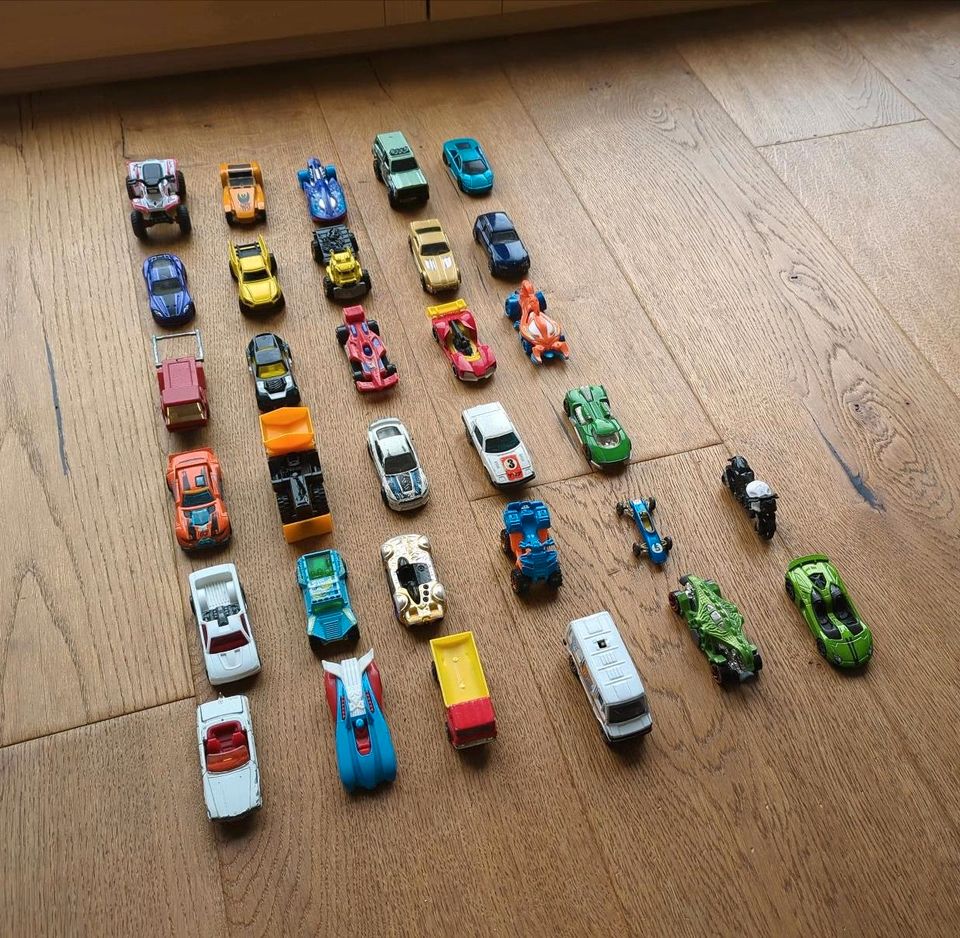 Spielzeugautos 32 Teile in Burgau