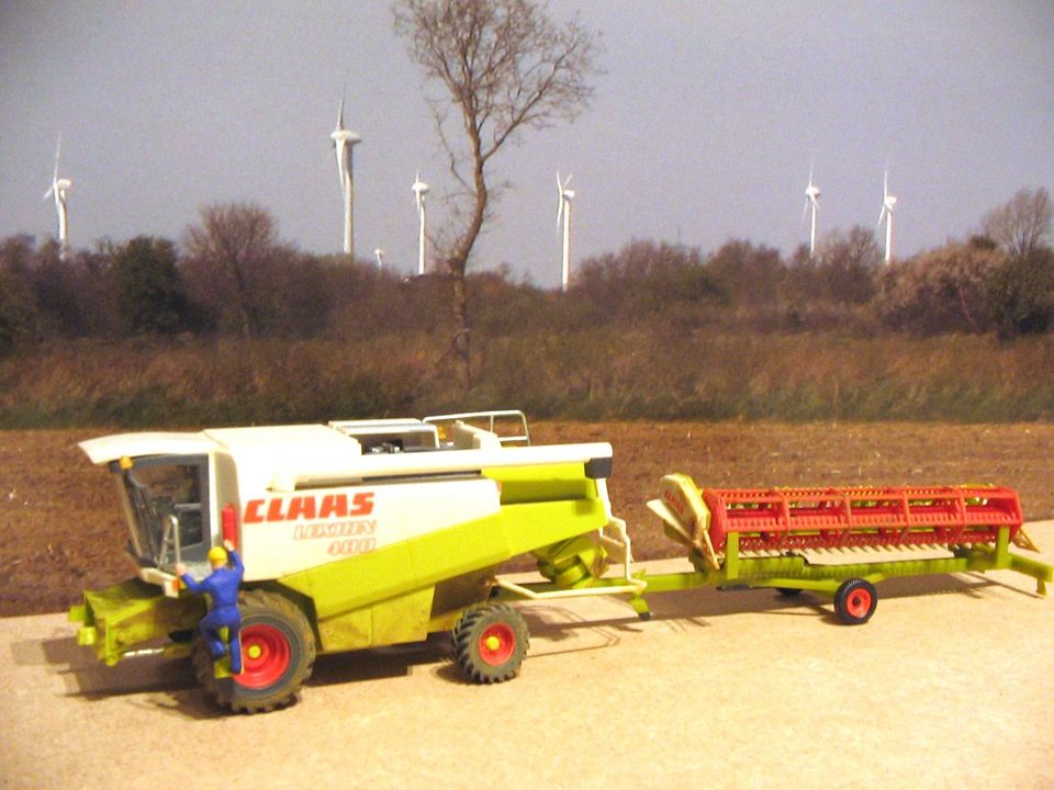 1:87  Wiking CLAAS XERION + ANHÄNGER + kibri CLAAS MÄHDRESCHER in Mülheim (Ruhr)