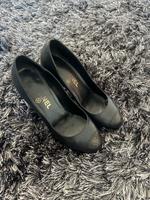 Hochwertige Designer Pumps Chanel schwarz Leder top Zustan 37 1/2 Sachsen - Radebeul Vorschau