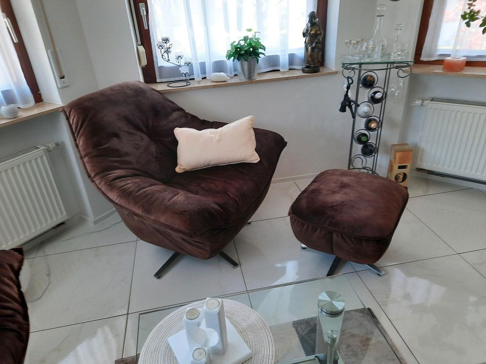 Hochwertige Couch, Sessel und Hocker in Hausach