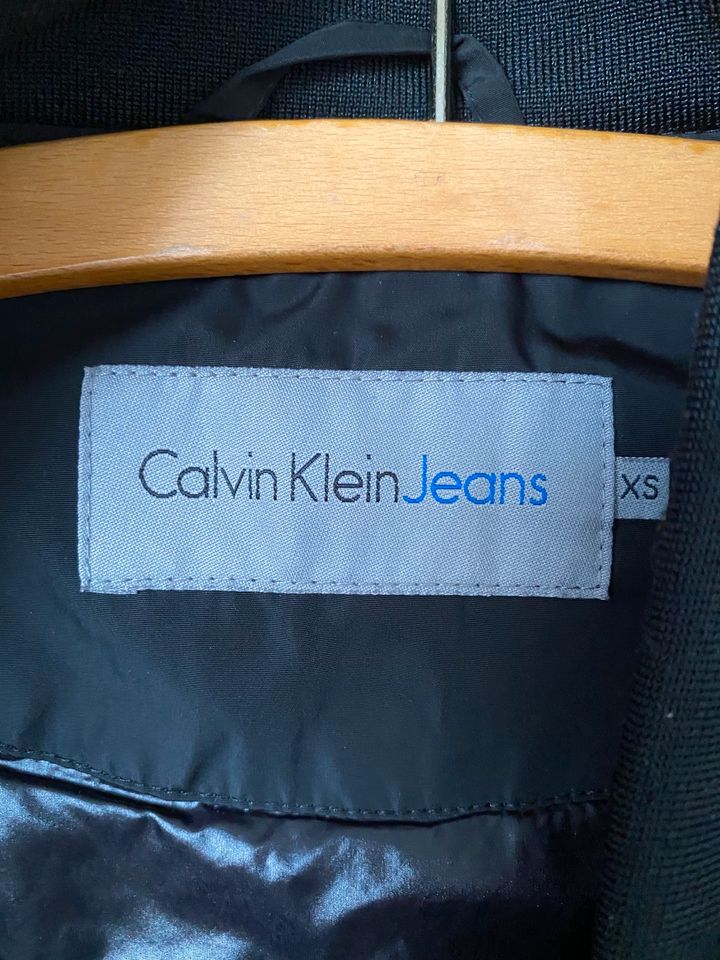 Calvin Klein Jacke Damen in Fellbach