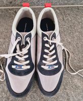 Tommy Hilfiger Sneaker Gr. 44 Schuhe grau blau rot Nordrhein-Westfalen - Lippstadt Vorschau