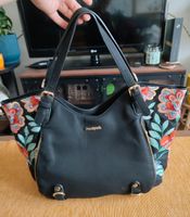 Desigual Handtasche, Schwaz mit Blumenmuster bestickt Berlin - Treptow Vorschau