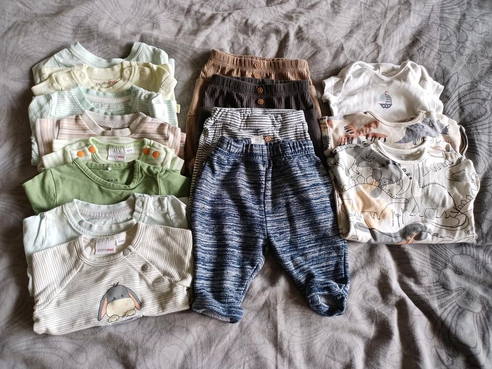 Kleines Paket Babykleidung Frühjahr/Sommer, ungetragen in Senden