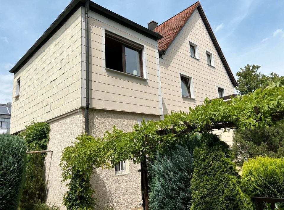 ILIEV IMMOBILIEN: Familienfreundliches & helles Haus mit 3 Wohnungen und großem Südgarten in MÜNCHEN-PASING in München