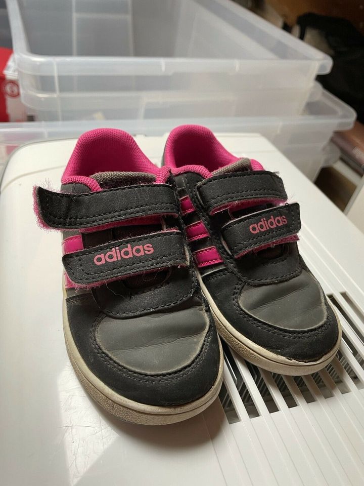 Adidas Sneaker in Ohrum