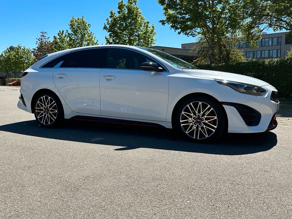 KIA ProCeed GT 1.6T 204 PS 12/2023 6000km Panoramaschiebedach in Radolfzell am Bodensee