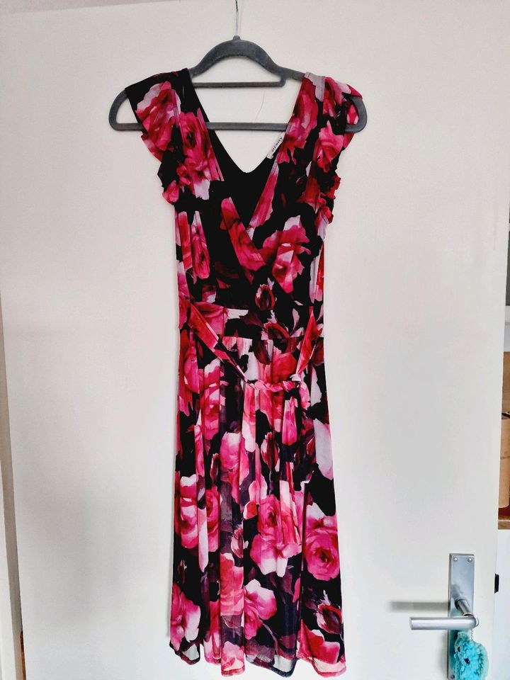 Orsay Kleid Blumen Rosen Schwarz Pink S 36 in Neuss