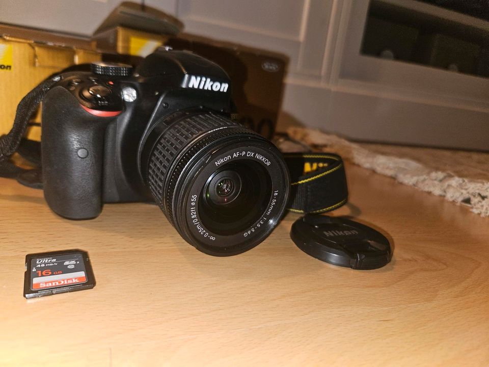 Kamera Nikon D3300 AF-P 18-55 Kit Fernauslöser Objektiv Stativ in Leipzig