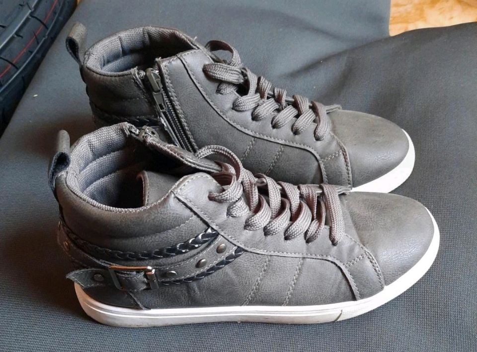 Schuhe Nike Etnies S.Oliver Dockers British Knights in Annaberg-Buchholz