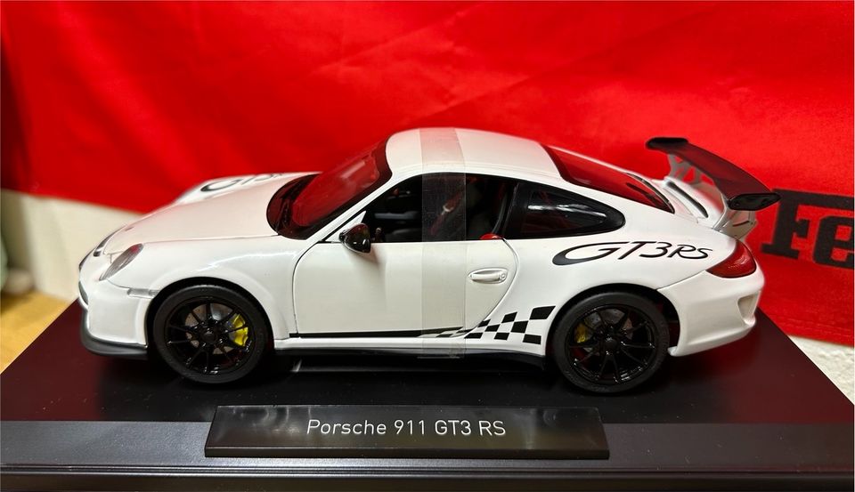 997 Porsche 911 GT3 RS 2010 NOREV 1:18 Modellauto in Nürnberg (Mittelfr)