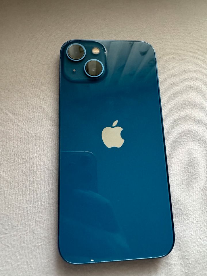 iPhone 13 256 GB in der Farbe Blau in Stuttgart