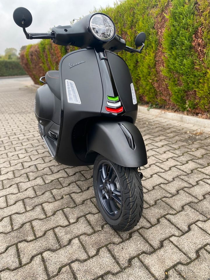 Vespa GTS HPE 125 SuperSport RST NOTTE  ITALY   TWM in Eschborn
