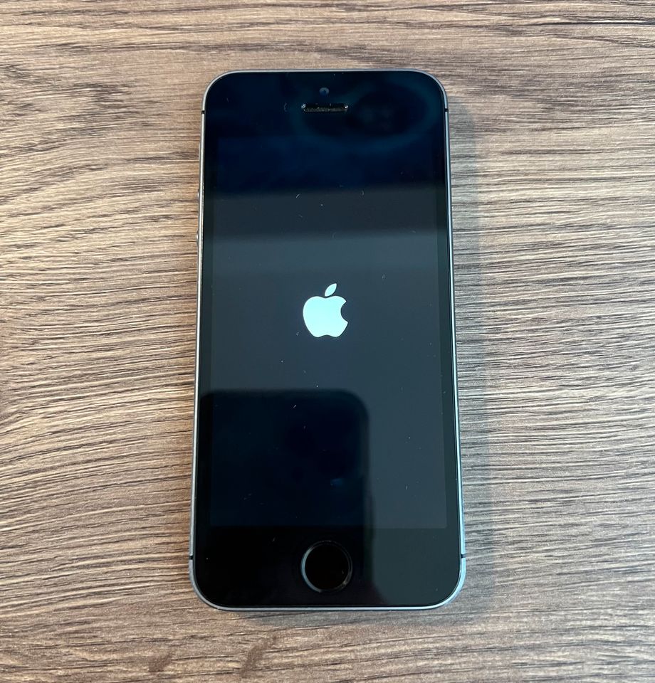 Apple iPhone 5s 32 GB Space grau in Northeim