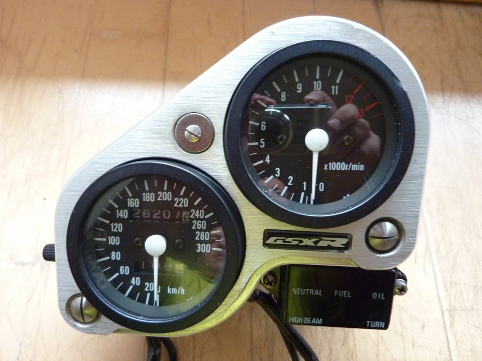 Tacho DZM Suzuki GSXR 1100 GV73C mit Halterung/Kontrollleuchten in Oberpframmern